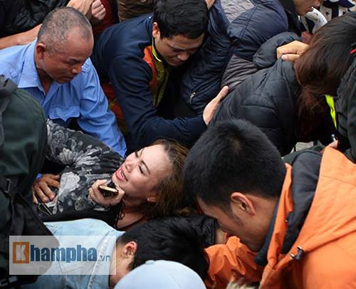 Mỹ Đình "vỡ trận" vì săn vé Việt Nam - Indonesia - 8