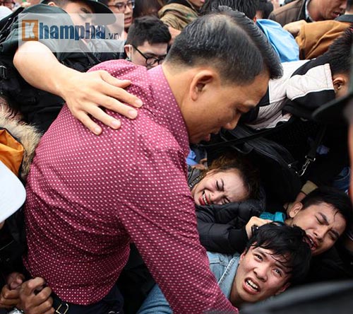 Mỹ Đình "vỡ trận" vì săn vé Việt Nam - Indonesia - 7